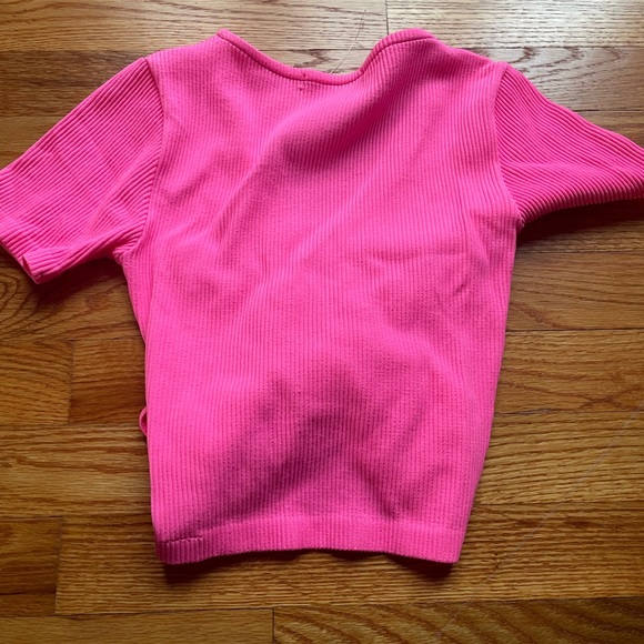 neon pink crop top with bow in the middle - Picture 2 of 3